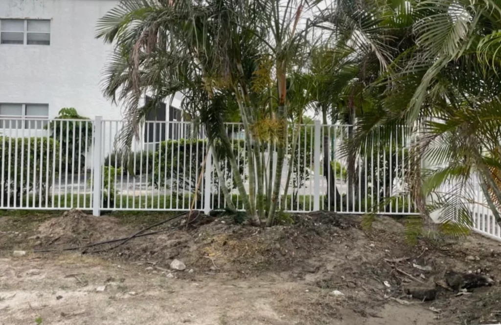 Custom metal fence for Coral Reef (3)